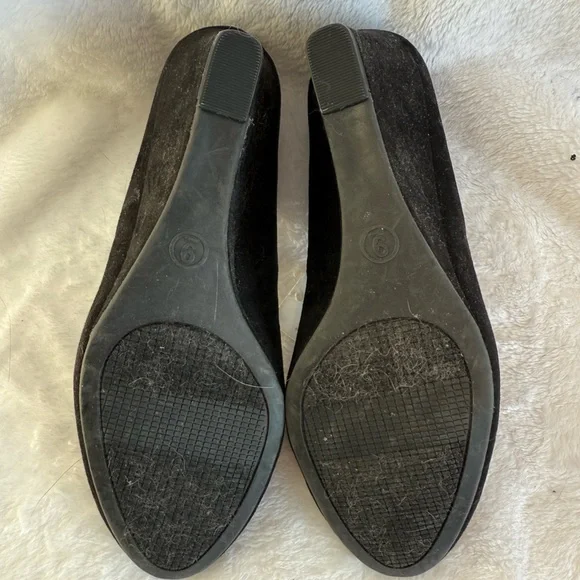 A New Day Black Wedge Pumps - Picture 4 of 4